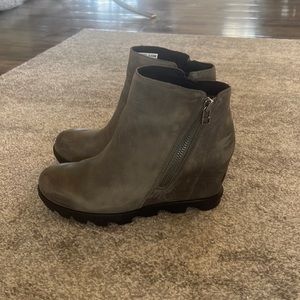 Sorel Joan of Arc Wedge Boots size 8